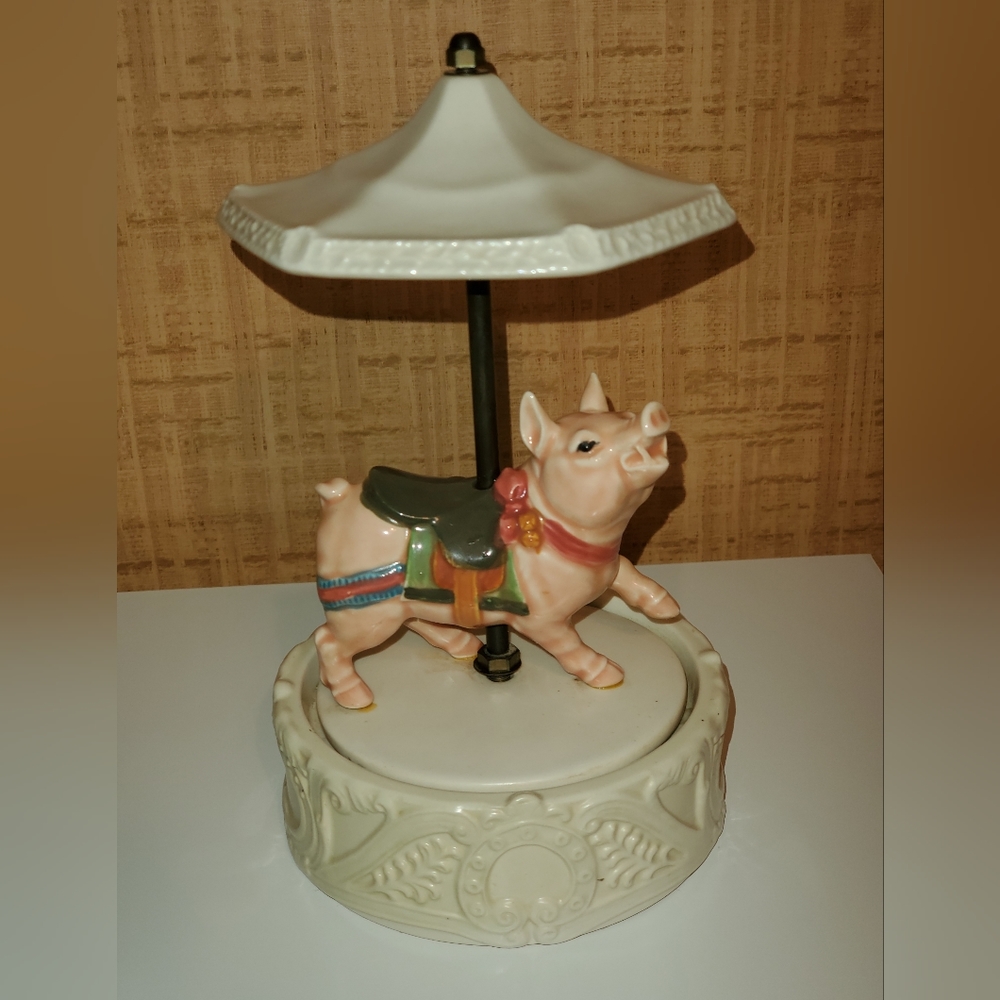 Carousel Pig music box, Quon Quon